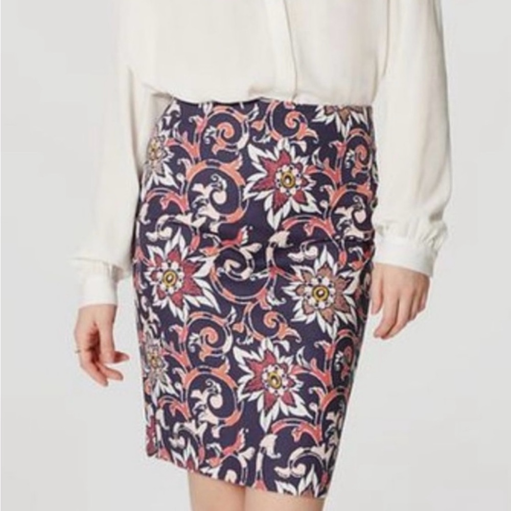 Loft women’s size 0 A-line skirt‎ with back zip